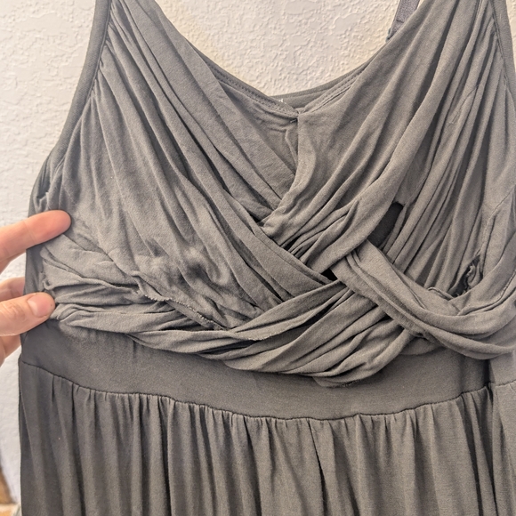 Elegant Black Evening Gown - Picture 5 of 7